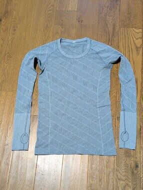 Lululemon Long Sleeve Light Blue Size 6 with Pattern Swiftly Tech Shirt